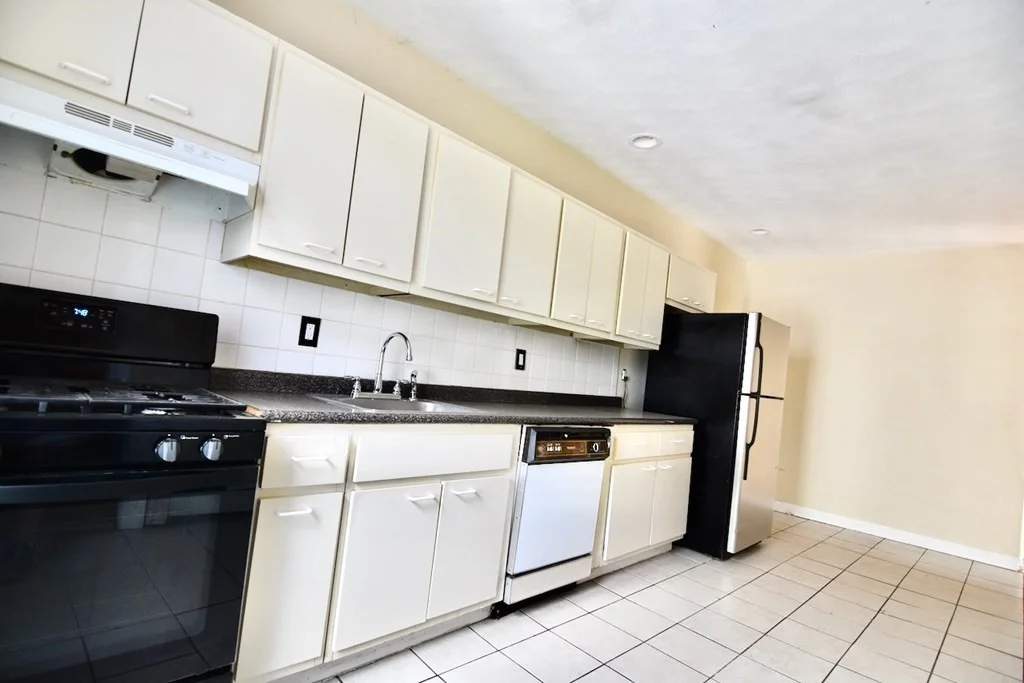3 bed, 1 bath apartment for rent at 689 Washington St Unit 3, Dorchester — photo 11 of 12