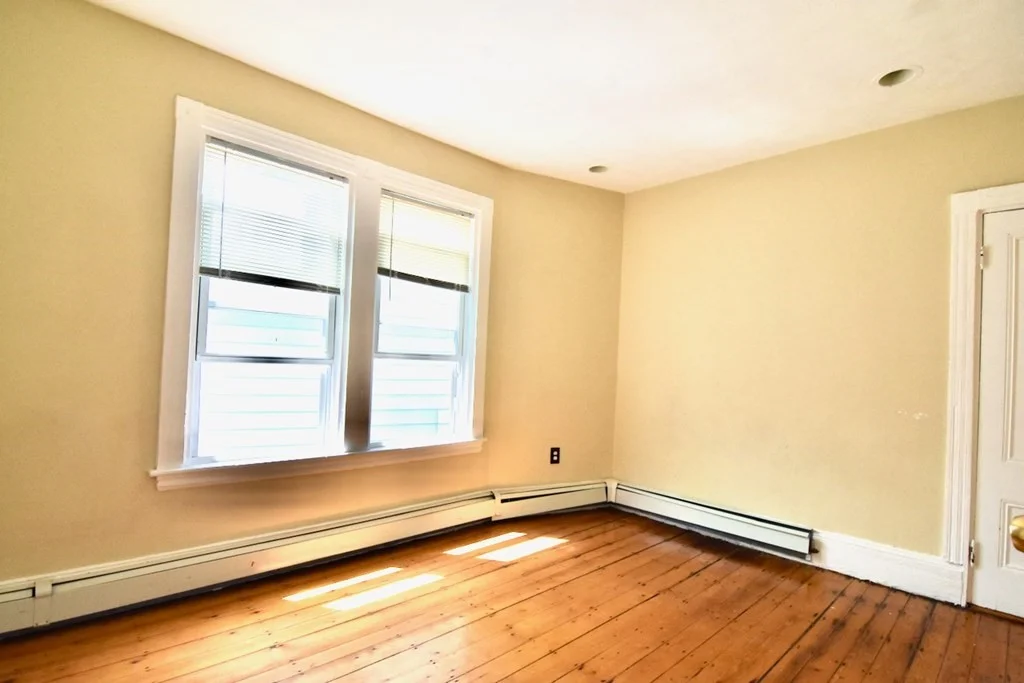 3 bed, 1 bath apartment for rent at 689 Washington St Unit 3, Dorchester — photo 9 of 12
