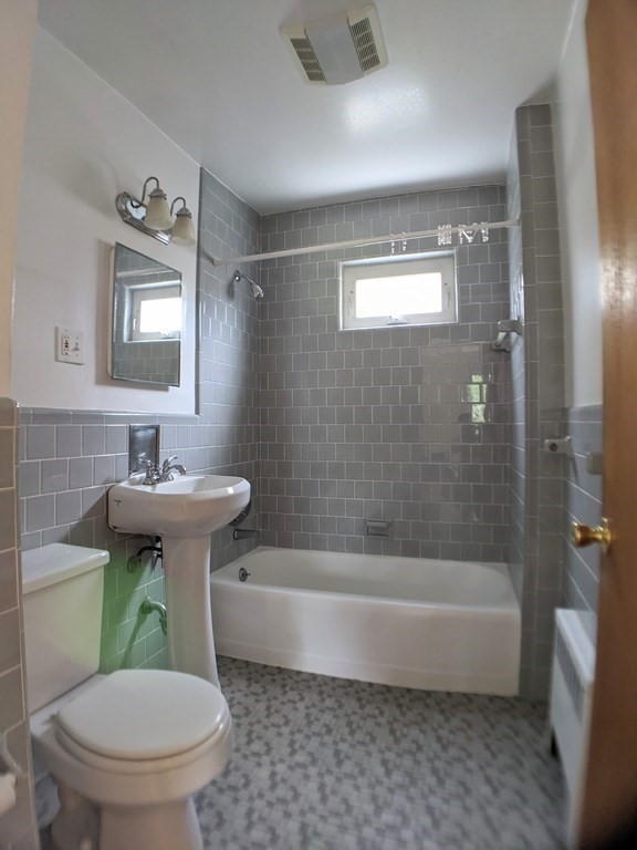 2 bed, 1 bath apartment for rent at 69 1st St Unit 1, Wellington — photo 2 of 10