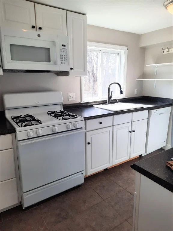 2 bed, 1 bath apartment for rent at 69 Arleita Unit 69, Marshfield — photo 6 of 7