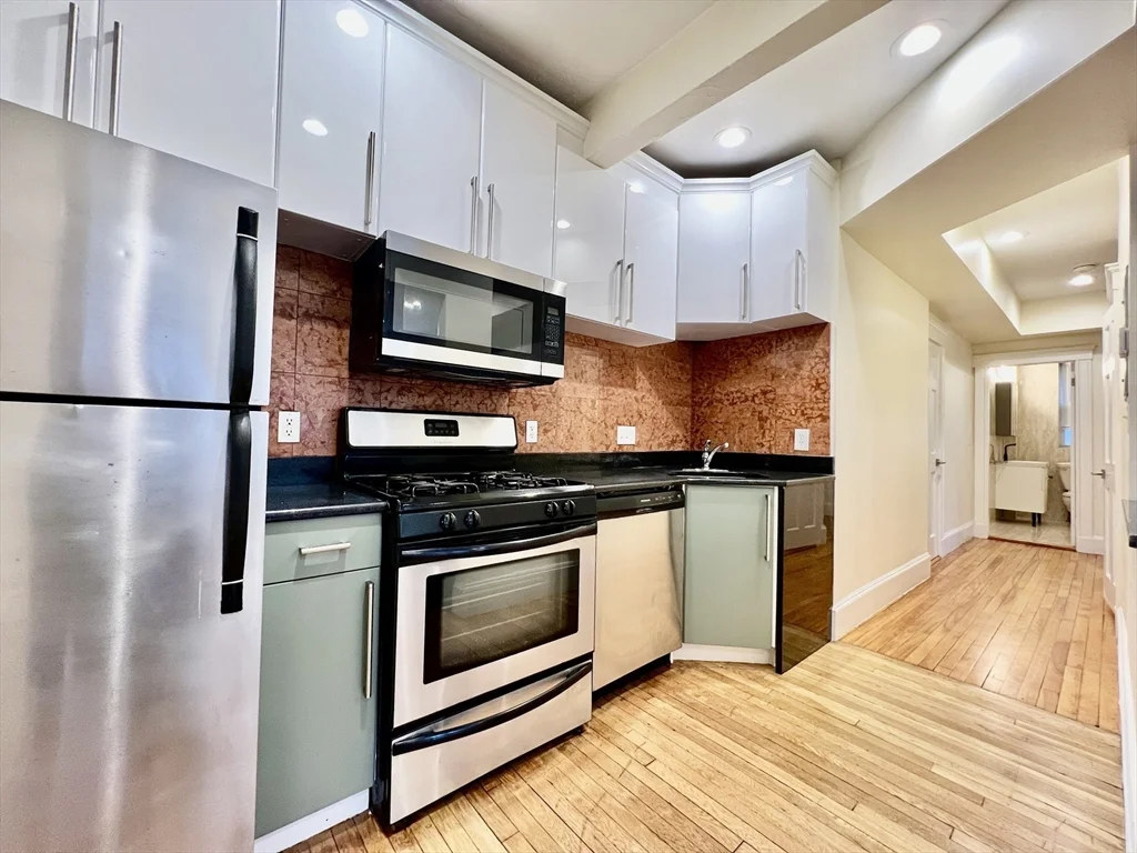 4 bed, 3 bath apartment for rent at 69 Babcock St Unit 1, Coolidge Corner — photo 4 of 13