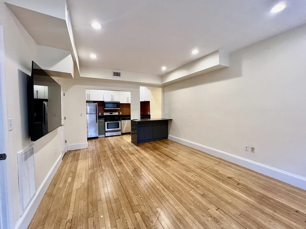 4 bed, 3 bath apartment for rent at 69 Babcock St Unit 1, Coolidge Corner — photo 3 of 13