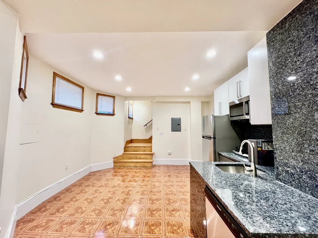 4 bed, 3 bath apartment for rent at 69 Babcock St Unit 1, Coolidge Corner — photo 12 of 13