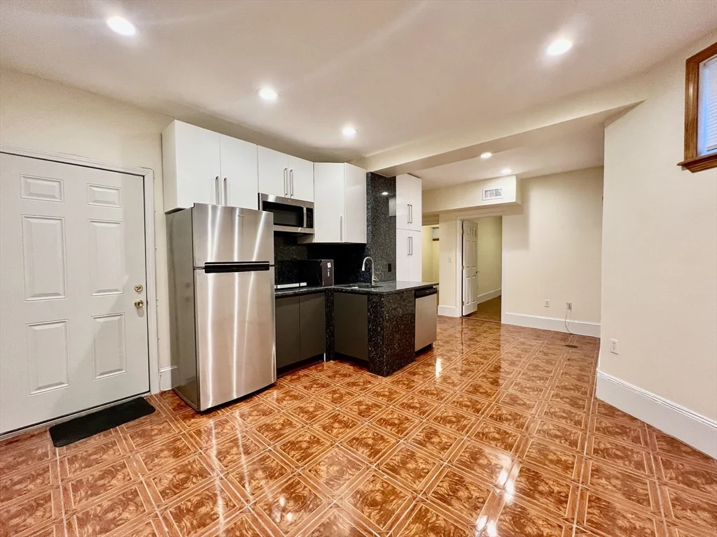 4 bed, 3 bath apartment for rent at 69 Babcock St Unit 1, Coolidge Corner — photo 11 of 13