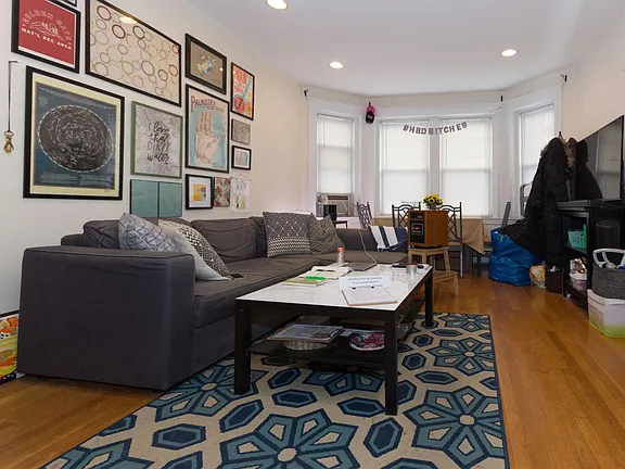 3 bed, 2 bath apartment for rent at 69 Babcock St Unit 6, North Brookline — photo 3 of 9