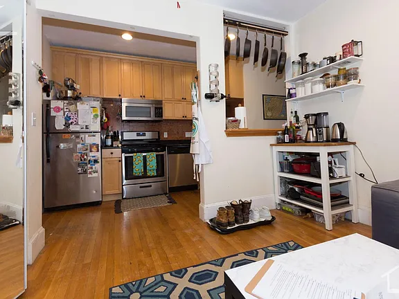 3 bed, 2 bath apartment for rent at 69 Babcock St Unit 6, North Brookline — photo 1 of 9