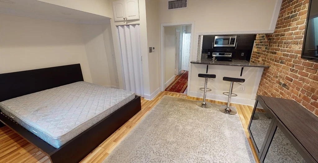 Studio bed, 1 bath apartment for rent at 69 Babcock St Unit 8, Coolidge Corner