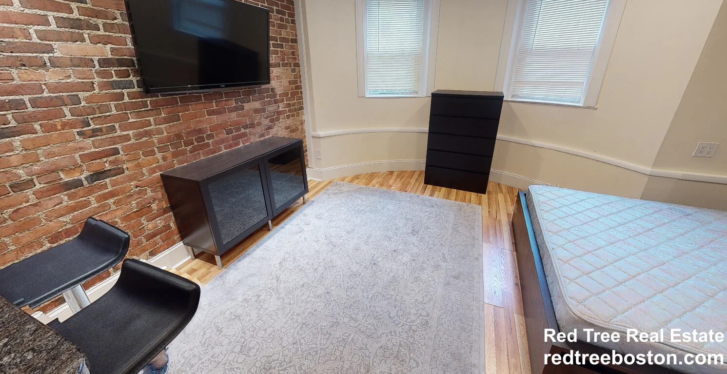 Studio bed, 1 bath apartment for rent at 69 Babcock St Unit 8, North Brookline — photo 3 of 9