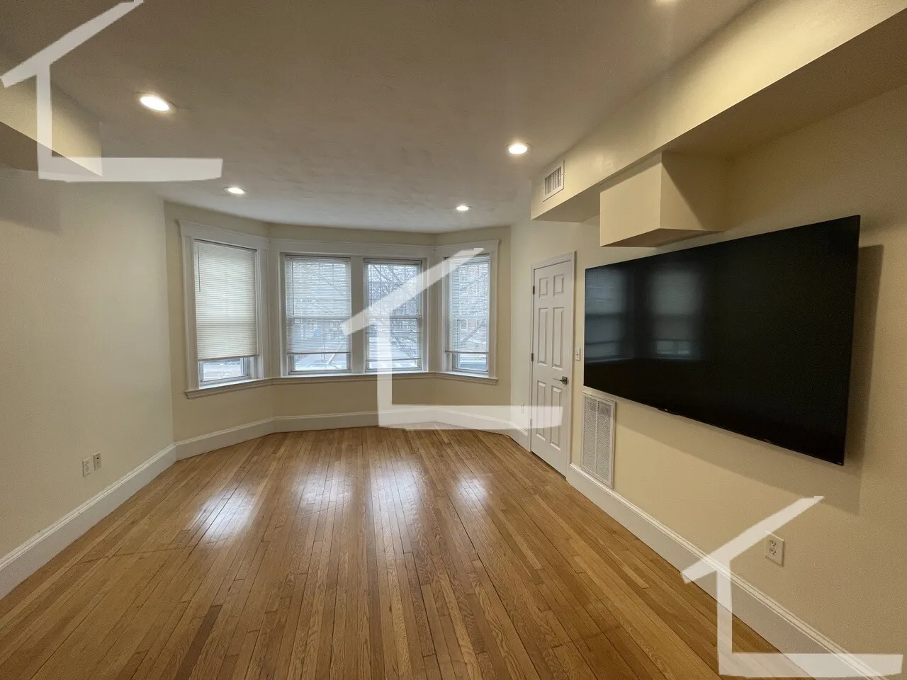 4 bed, 3 bath apartment for rent at 69 Babcock St Unit 8D, North Brookline — photo 2 of 19