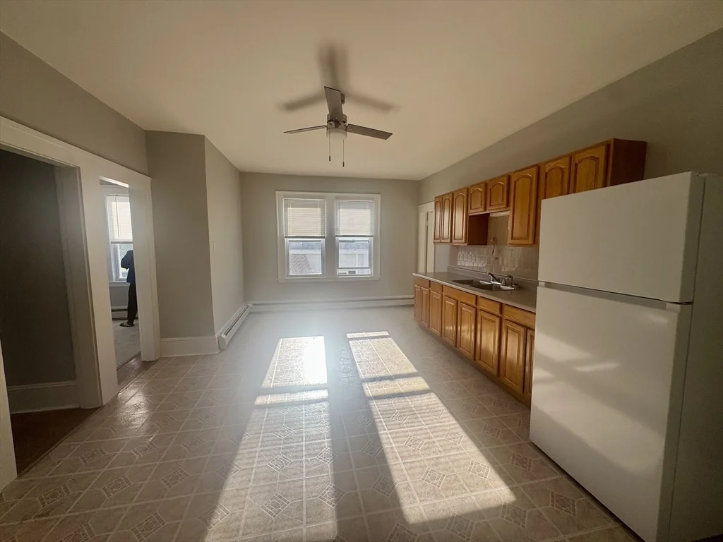 1 bed, 1 bath apartment for rent at 69 Brooklawn St Unit B, Far North — photo 4 of 19