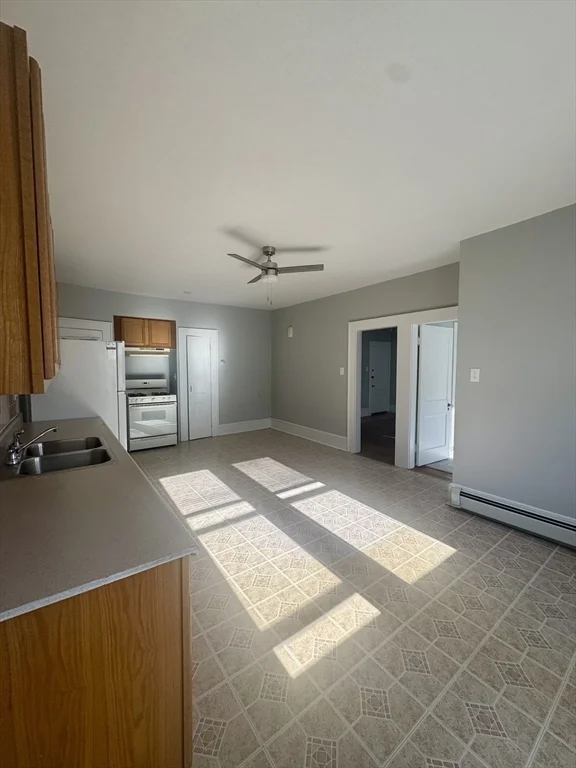 1 bed, 1 bath apartment for rent at 69 Brooklawn St Unit B, Far North — photo 6 of 19