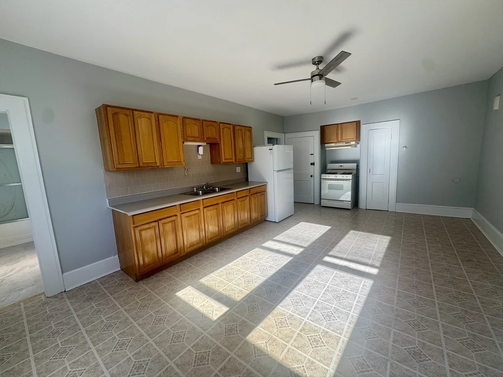1 bed, 1 bath apartment for rent at 69 Brooklawn St Unit B, Far North — photo 5 of 19