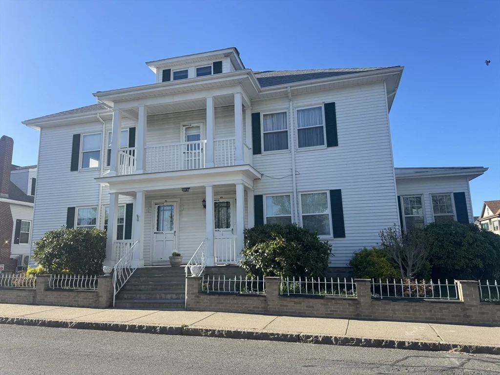 1 bed, 1 bath apartment for rent at 69 Brooklawn St Unit B, Far North — photo 1 of 19