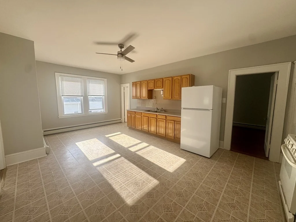 1 bed, 1 bath apartment for rent at 69 Brooklawn St Unit B, Far North — photo 3 of 19