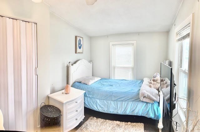 3 bed, 1 bath apartment for rent at 69 Castle Rd Unit 2, Nahant — photo 11 of 16