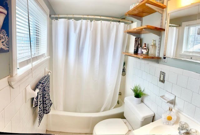 3 bed, 1 bath apartment for rent at 69 Castle Rd Unit 2, Nahant — photo 9 of 16