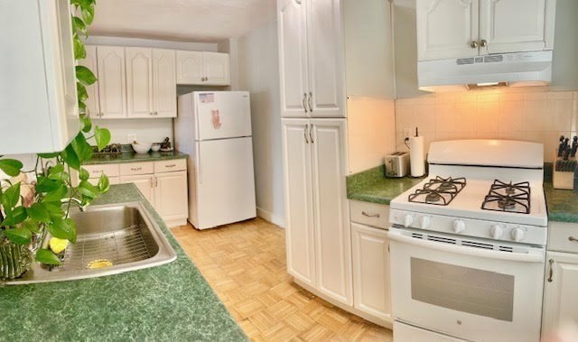 3 bed, 1 bath apartment for rent at 69 Castle Rd Unit 2, Nahant — photo 6 of 16