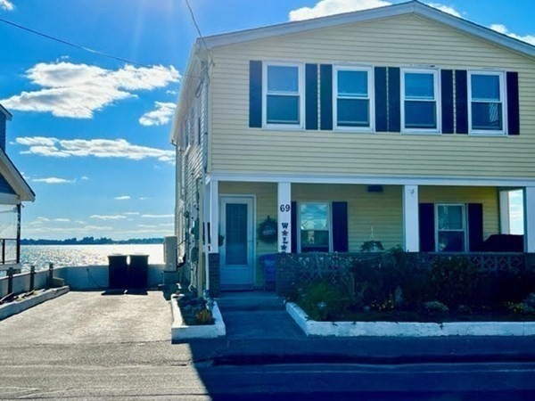 3 bed, 1 bath apartment for rent at 69 Castle Rd Unit 2, Nahant — photo 2 of 16