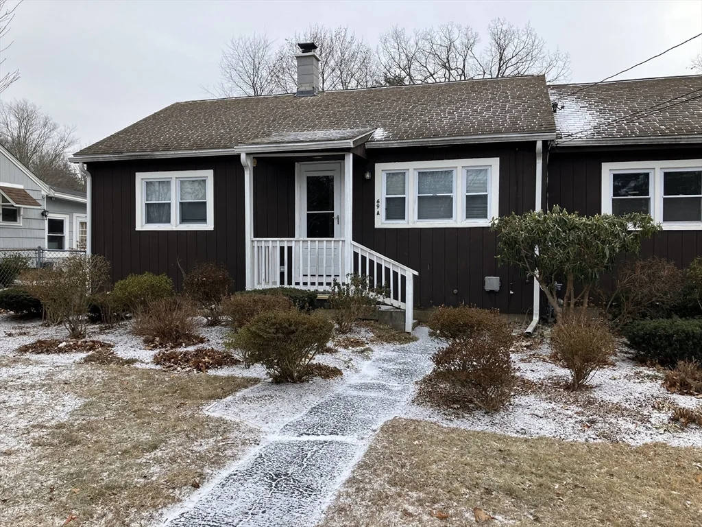 2 bed, 1 bath apartment for rent at 69 Chapel St Unit A, Shirley