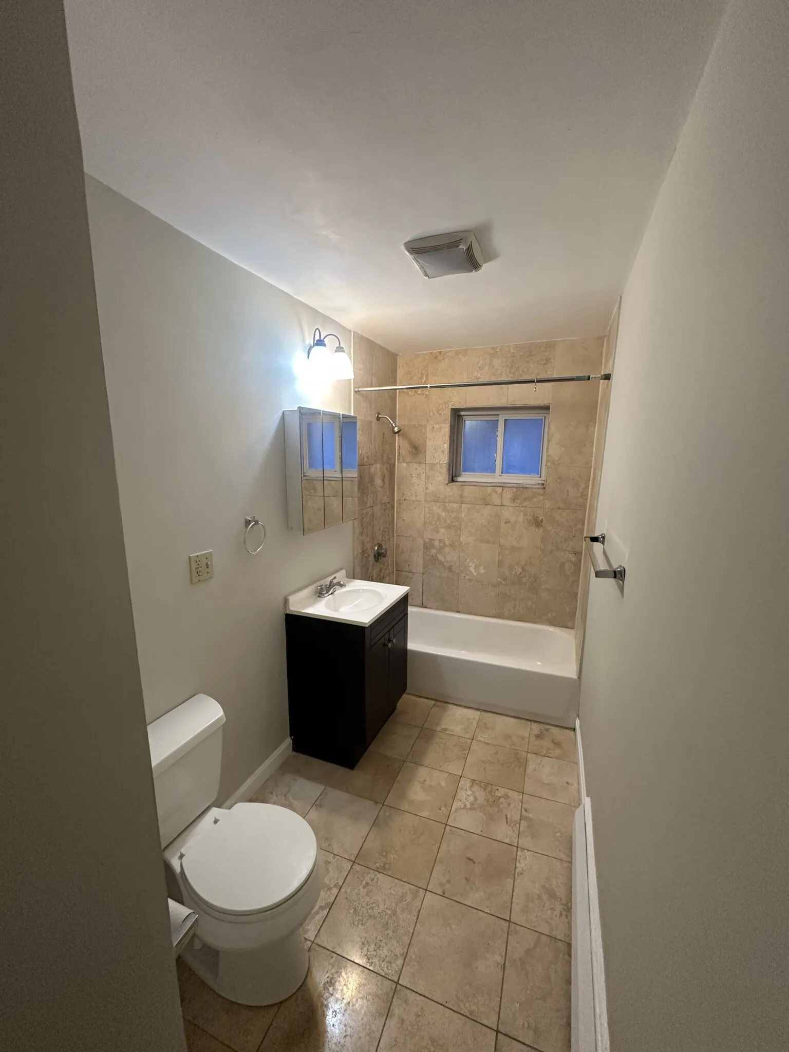 2 bed, 1 bath apartment for rent at 69 Chiswick Rd Unit 3, Brighton — photo 2 of 26