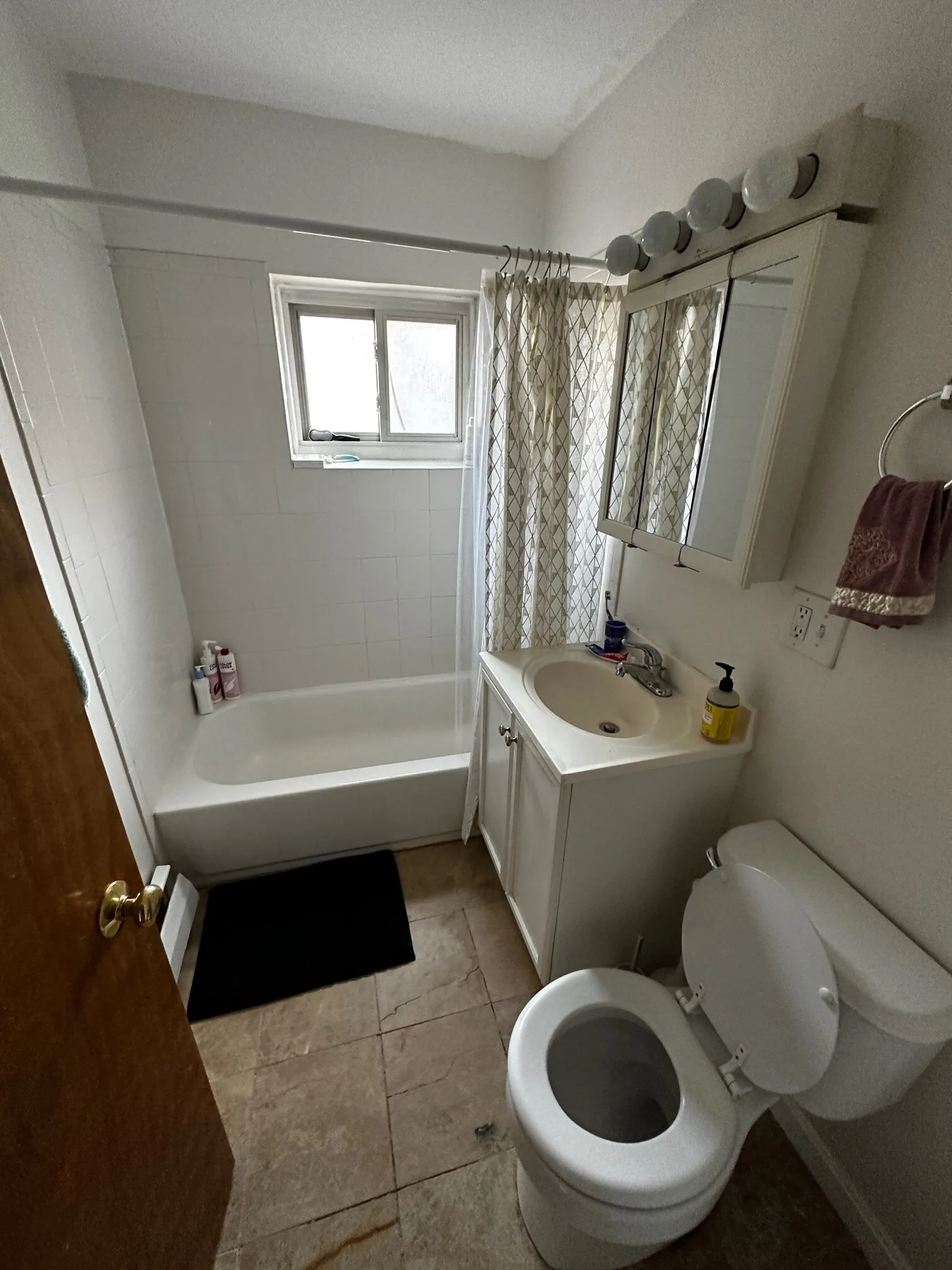 1 bed, 1 bath apartment for rent at 69 Chiswick Rd Unit 7, Brighton — photo 4 of 4