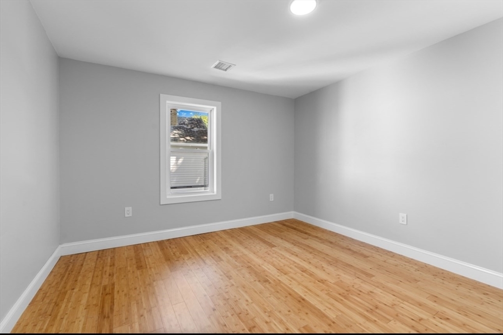 3 bed, 1 bath apartment for rent at 69 Cutler St Unit 2, Worcester — photo 6 of 10