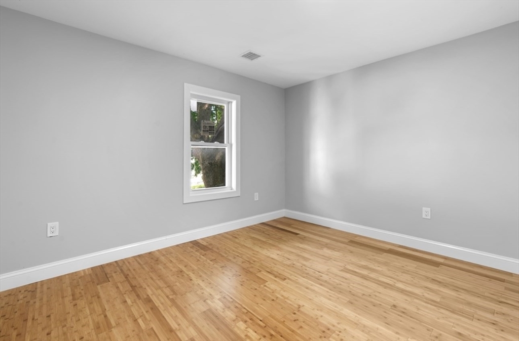 3 bed, 1 bath apartment for rent at 69 Cutler St Unit 2, Worcester — photo 8 of 10