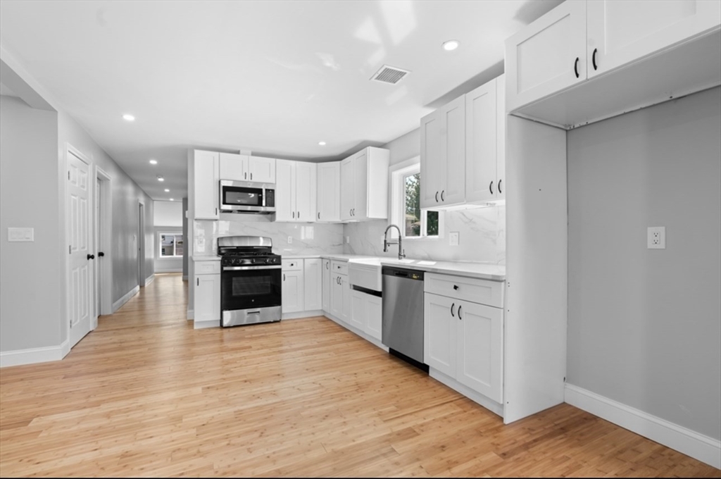 3 bed, 1 bath apartment for rent at 69 Cutler St Unit 2, Worcester — photo 4 of 10