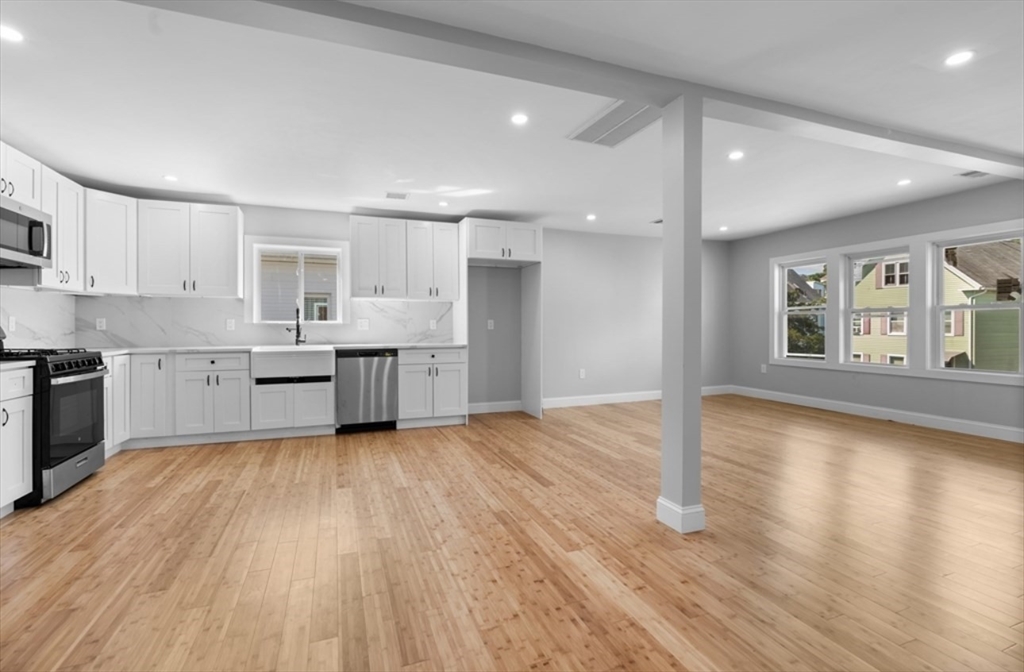 3 bed, 1 bath apartment for rent at 69 Cutler St Unit 2, Worcester — photo 3 of 10