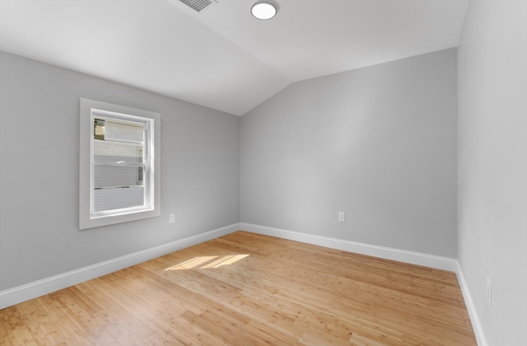 3 bed, 1 bath apartment for rent at 69 Cutler St Unit 2, Worcester — photo 7 of 10
