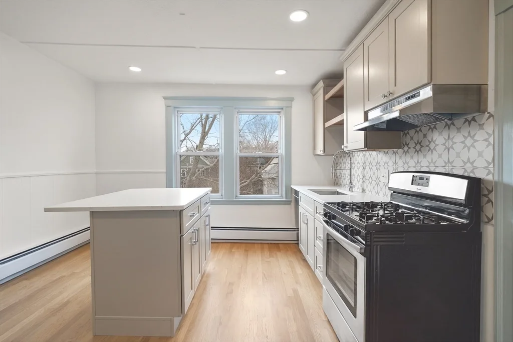 2 bed, 1 bath apartment for rent at 69 Endicott Unit 3, Salem — photo 17 of 21