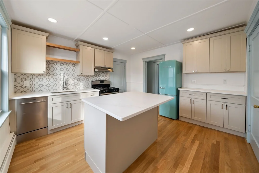 2 bed, 1 bath apartment for rent at 69 Endicott Unit 3, Salem — photo 18 of 21