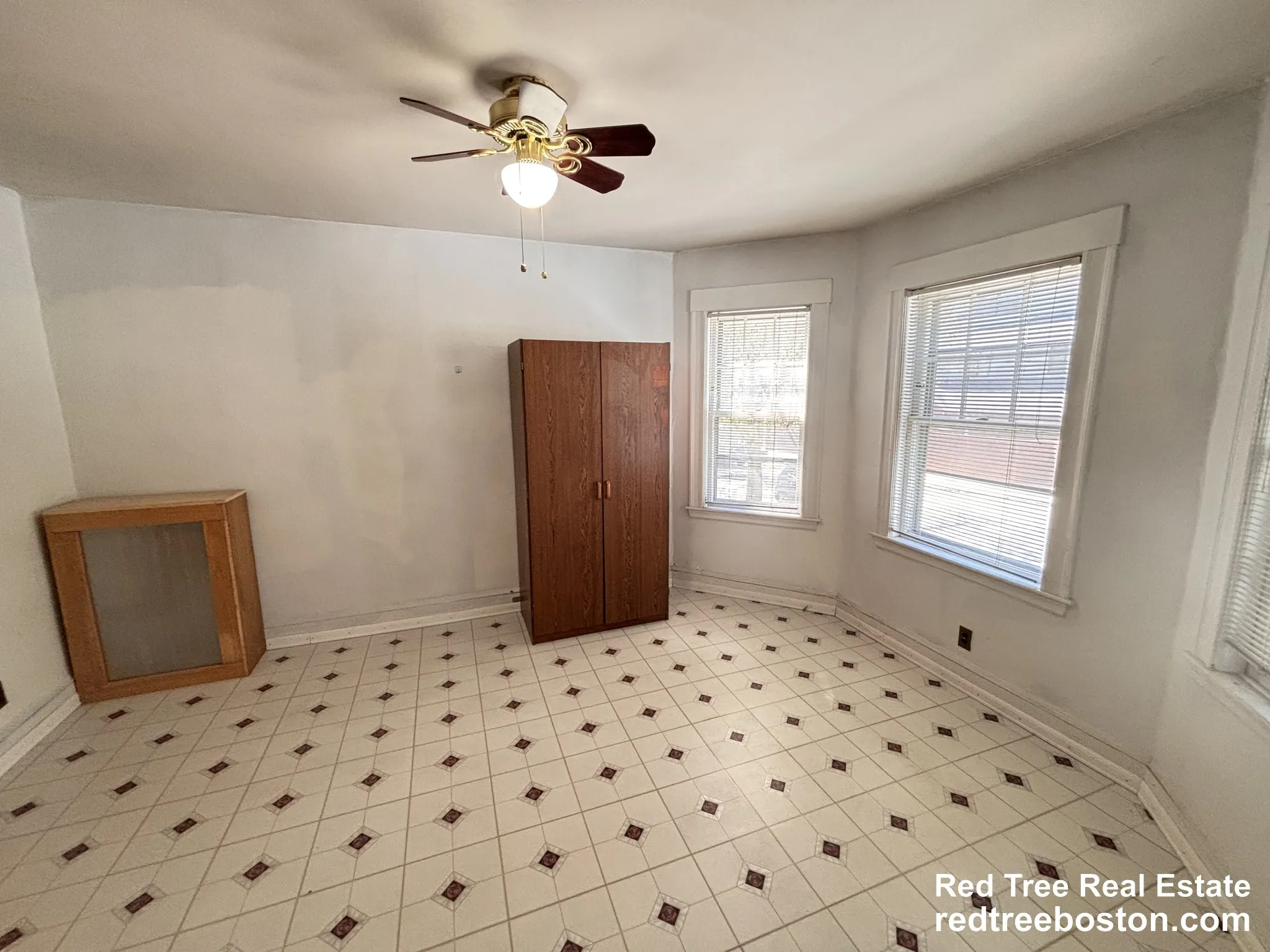 3 bed, 1 bath apartment for rent at 69 Euston Rd Unit 1, Brighton — photo 2 of 14