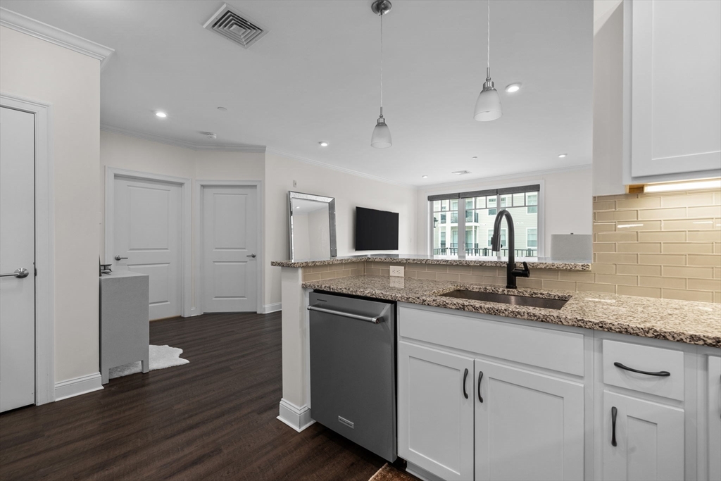 1 bed, 1 bath apartment for rent at 69 Foundry St Unit 305, Wakefield — photo 5 of 34