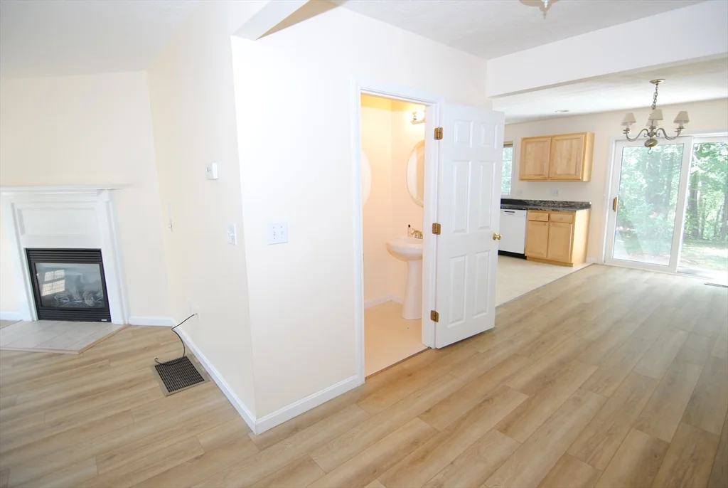 3 bed, 2 bath apartment for rent at 69 Georgetown Unit 69, Nashua — photo 3 of 24
