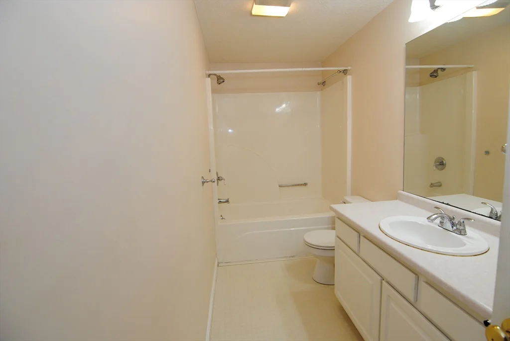 3 bed, 2 bath apartment for rent at 69 Georgetown Unit 69, Nashua — photo 16 of 24