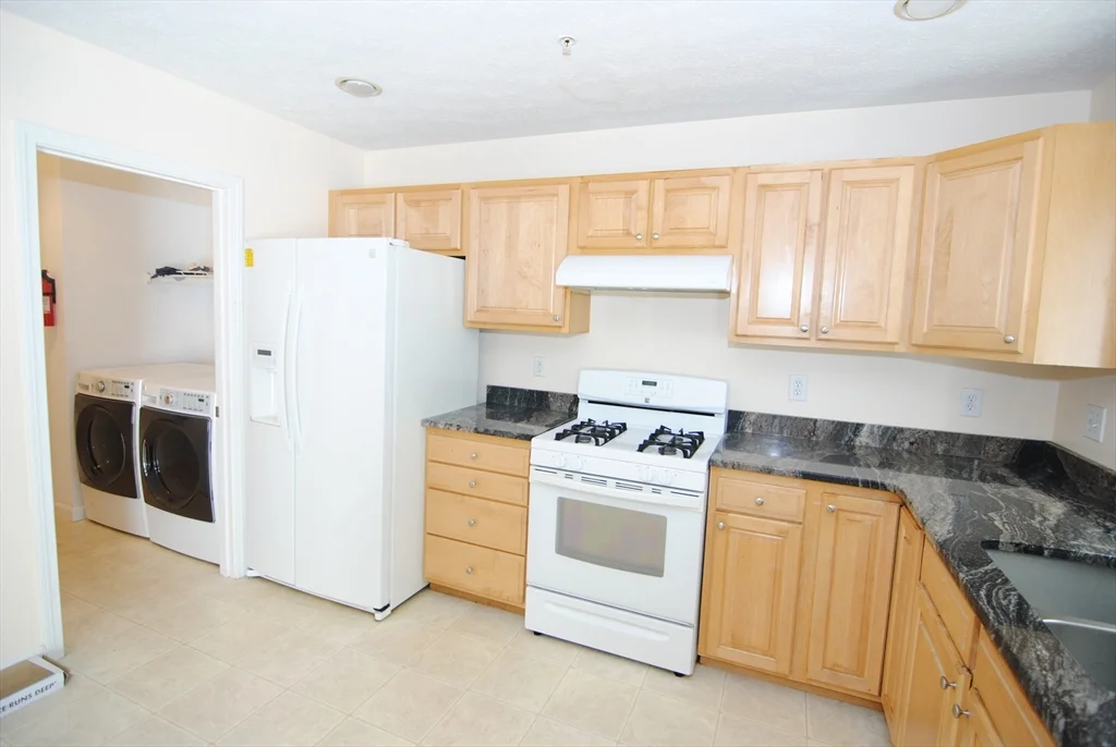3 bed, 2 bath apartment for rent at 69 Georgetown Unit 69, Nashua — photo 6 of 24