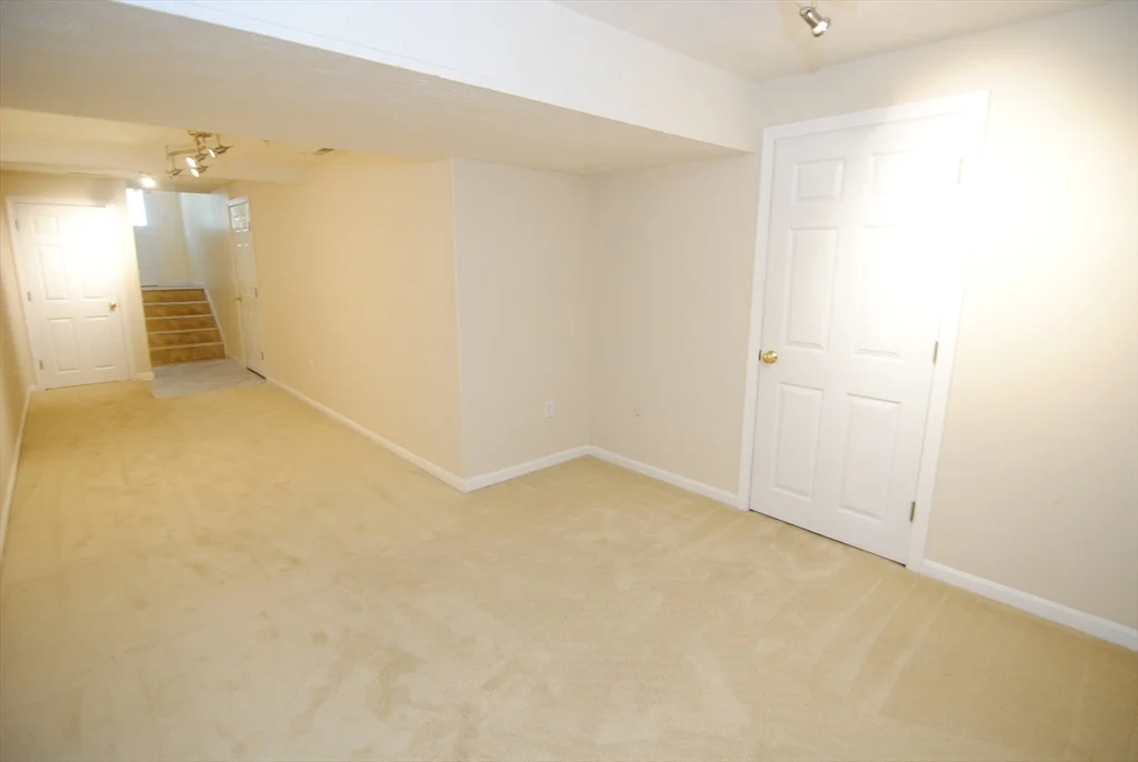 3 bed, 2 bath apartment for rent at 69 Georgetown Unit 69, Nashua — photo 24 of 24