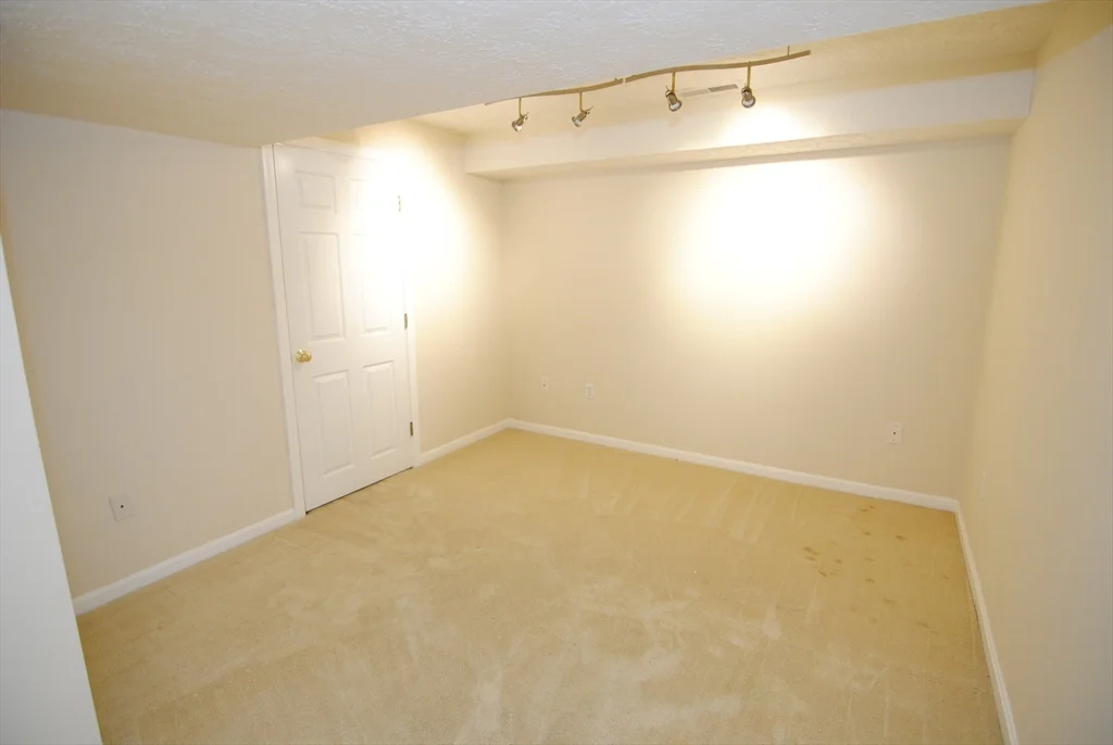 3 bed, 2 bath apartment for rent at 69 Georgetown Unit 69, Nashua — photo 23 of 24