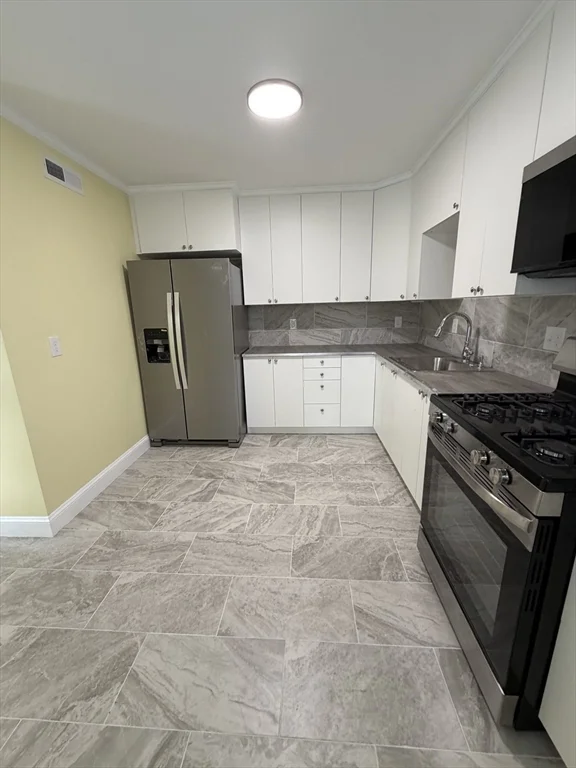 3 bed, 1 bath apartment for rent at 69 Jencks St Unit 1, Fall River — photo 3 of 10