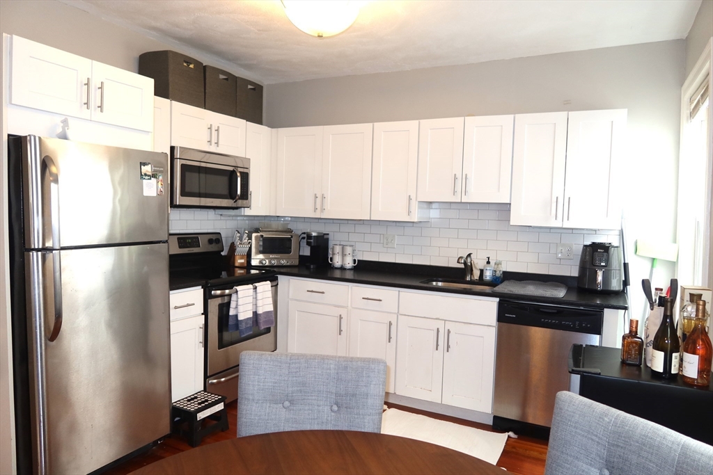 3 bed, 1 bath apartment for rent at 69 Marine Rd Unit 2, South Boston — photo 4 of 19