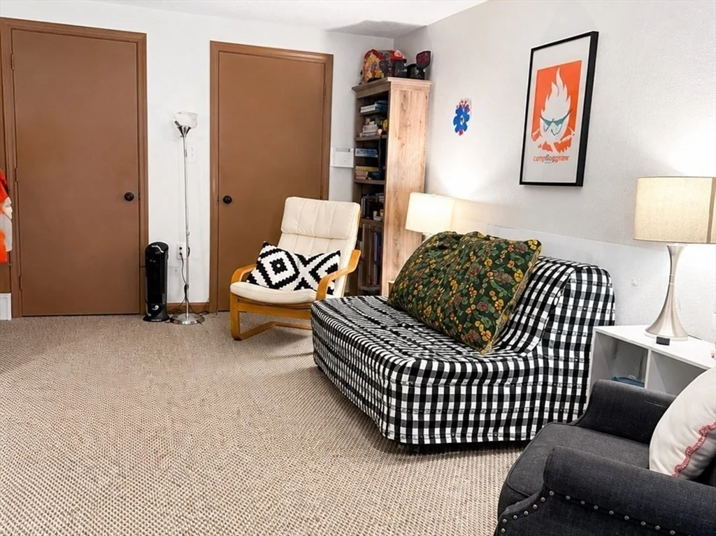 3 bed, 1 bath apartment for rent at 69 Montgomery Dr, Plymouth — photo 13 of 15