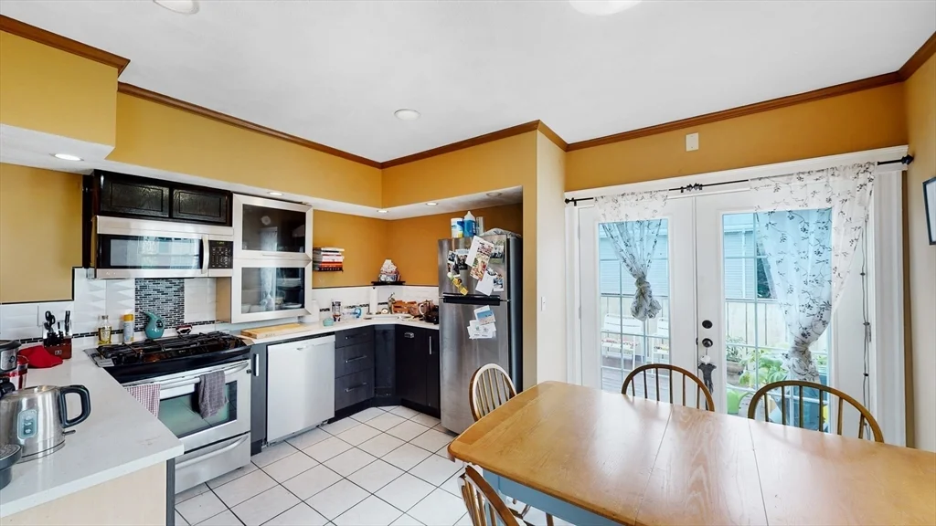 4 bed, 2 bath apartment for rent at 69 Myrtle St Unit 4, Somerville — photo 3 of 15