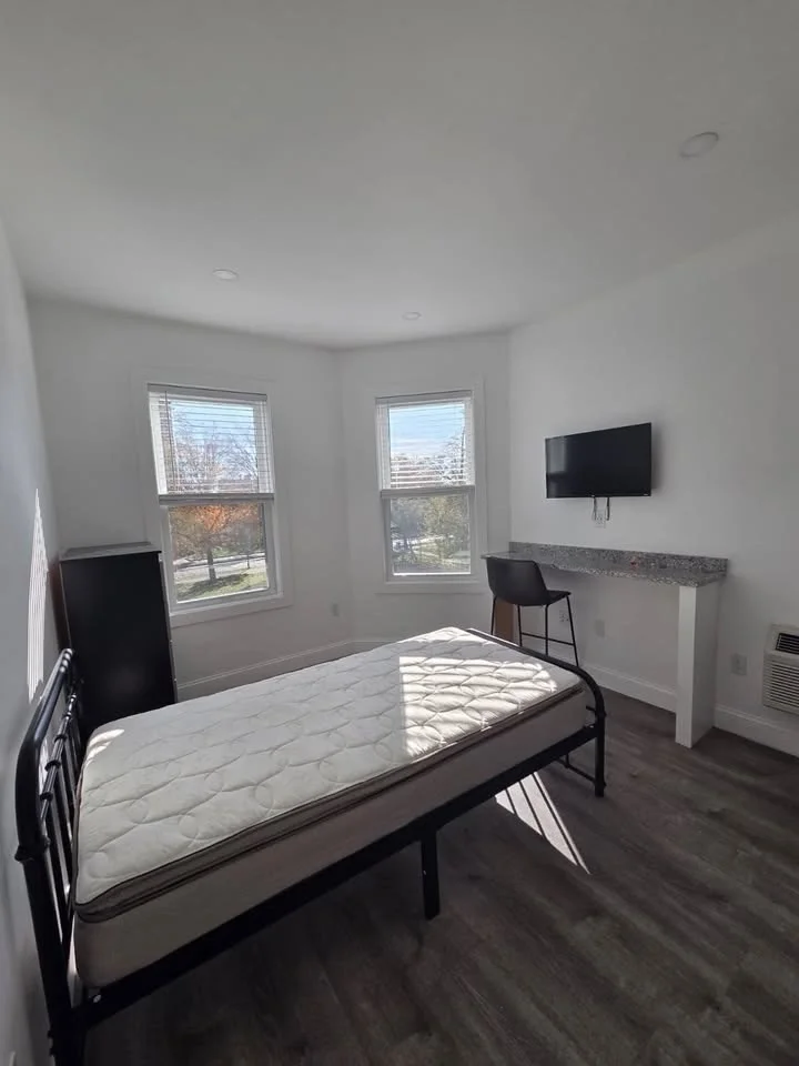 Studio bed, 4+ bath apartment for rent at 69 N Common St Unit 39, Lynn