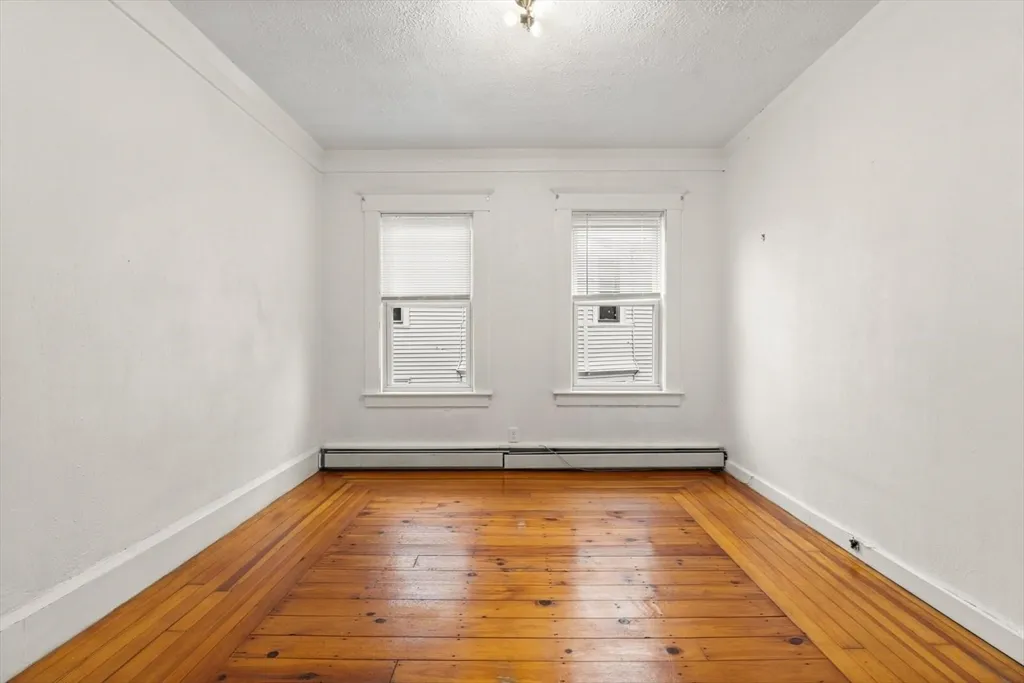 4 bed, 1 bath apartment for rent at 69 Nesmith Unit 69, Lawrence — photo 5 of 13