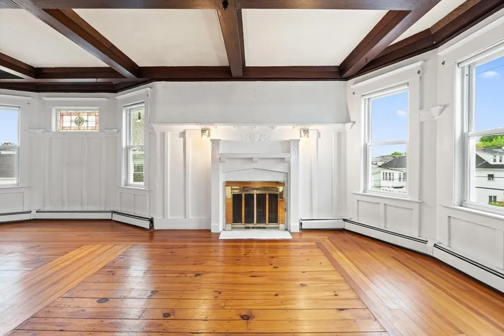 4 bed, 1 bath apartment for rent at 69 Nesmith Unit 69, Lawrence — photo 3 of 13