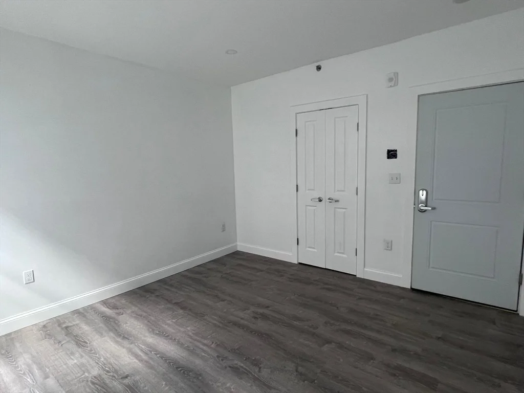 Studio bed, 1 bath apartment for rent at 69 North Common St Unit 3, Lynn — photo 9 of 15