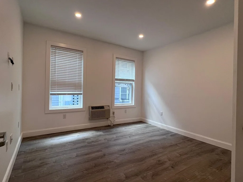 Studio bed, 1 bath apartment for rent at 69 North Common St Unit 35, Lynn — photo 2 of 17