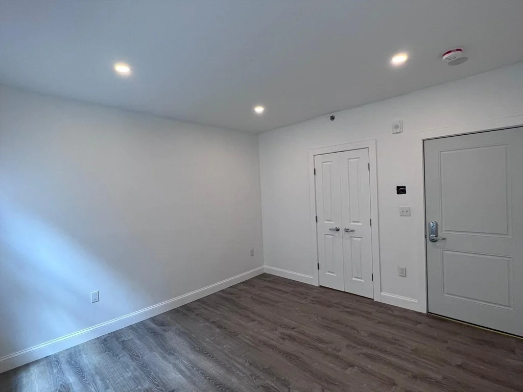 Studio bed, 1 bath apartment for rent at 69 North Common St Unit 35, Lynn — photo 5 of 17
