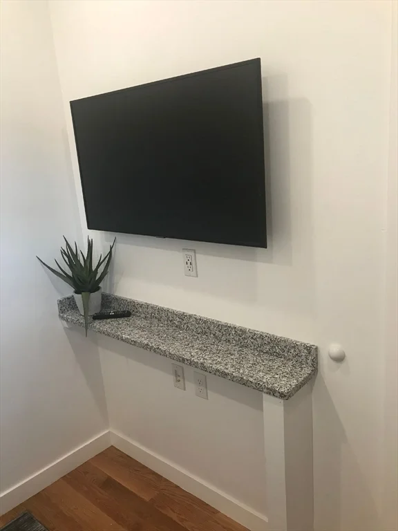 Studio bed, 1 bath apartment for rent at 69 North Common St Unit 35, Lynn — photo 4 of 17